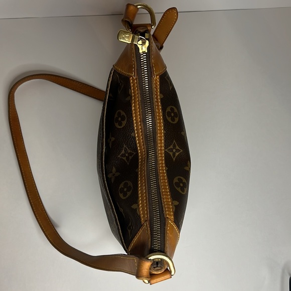 Louis Vuitton Monogram Odeon - Picture 10 of 16